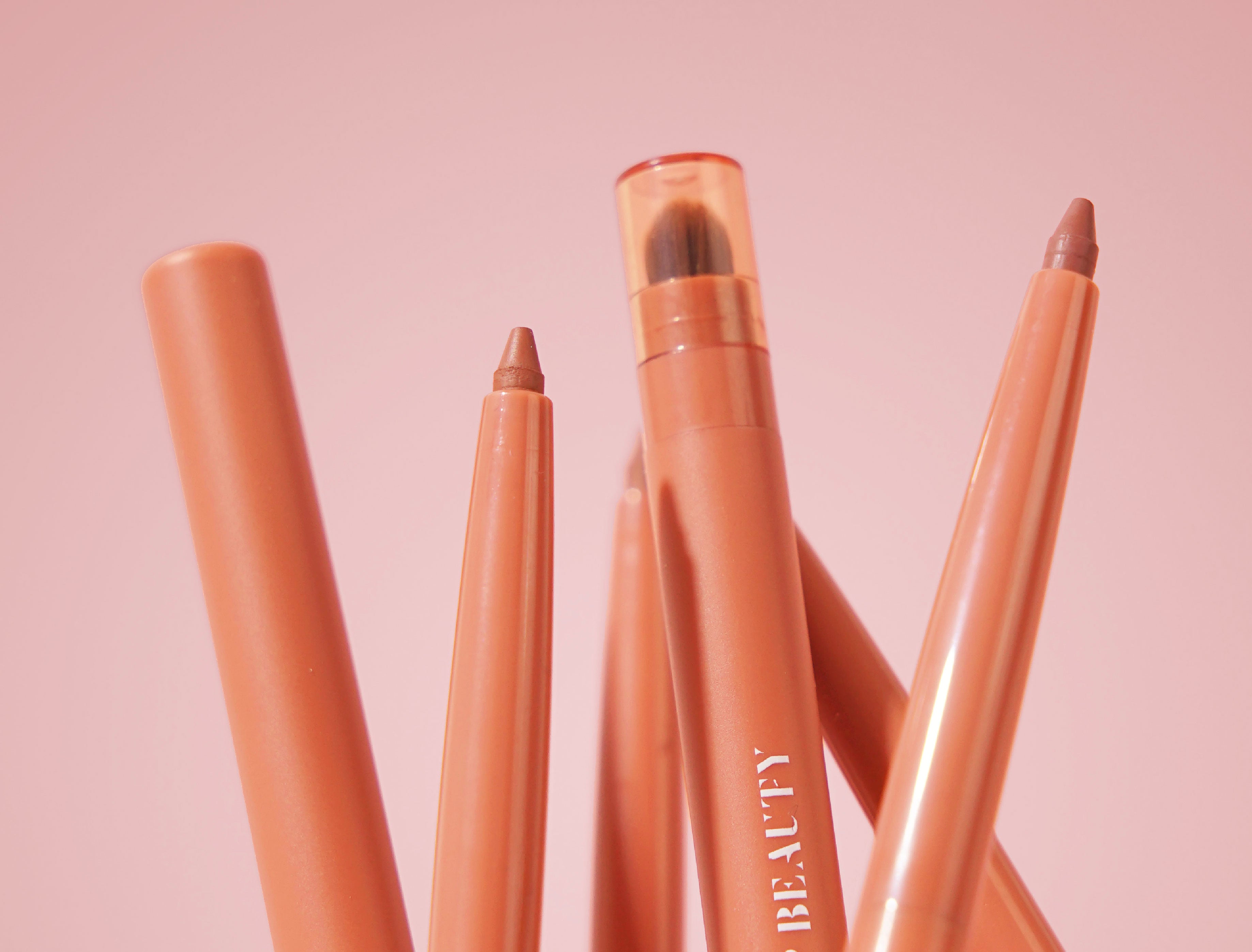 HOW TO | BE DEFINED WITH LIP LINER