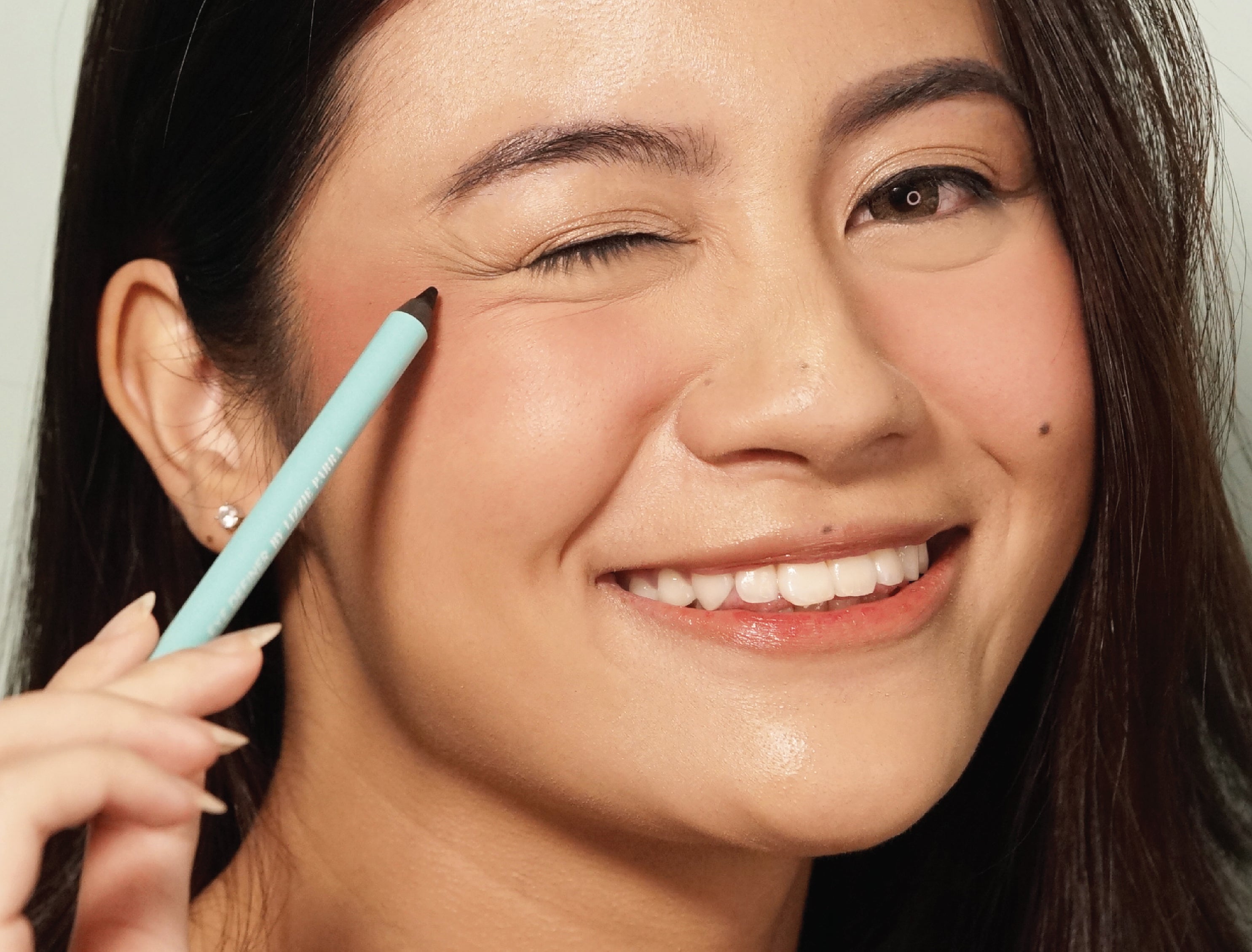HOW TO | Eyeliner Hacks: Simple and Easy Ways to Draw the Line